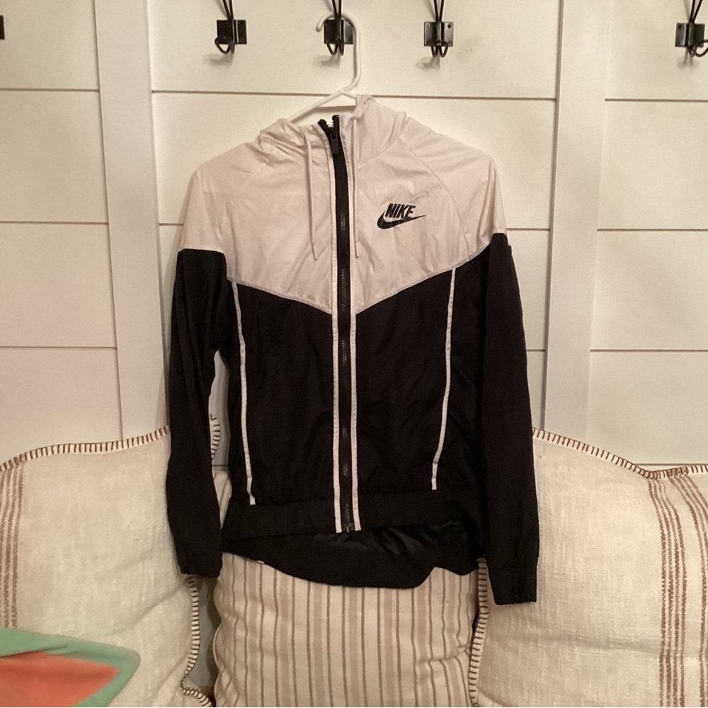 Nike wind jacket